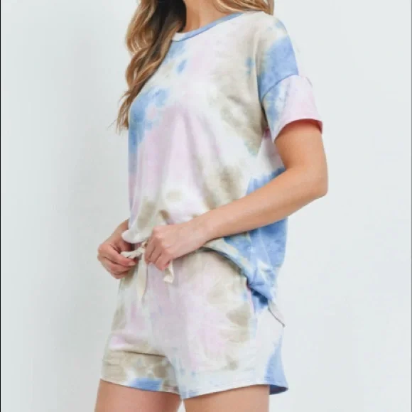 Tie Dye Top & Shorts Lounge Set - Picture 6 of 13